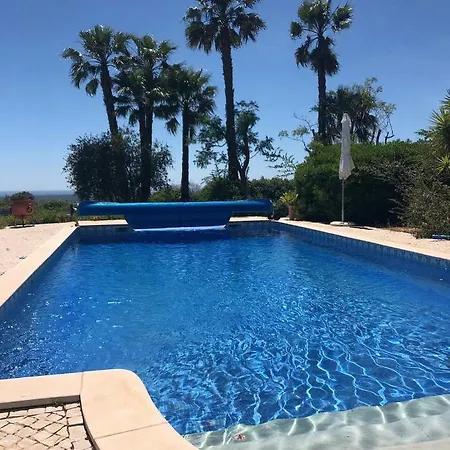 Casa Feliz * Santa Bárbara de Nexe