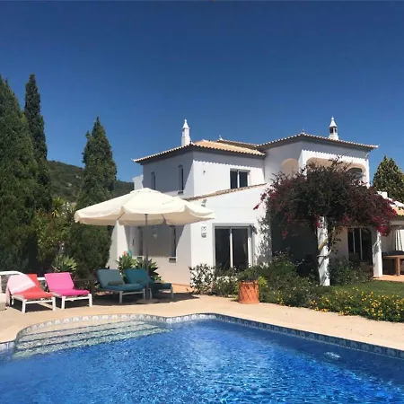 Casa Feliz Santa Bárbara de Nexe